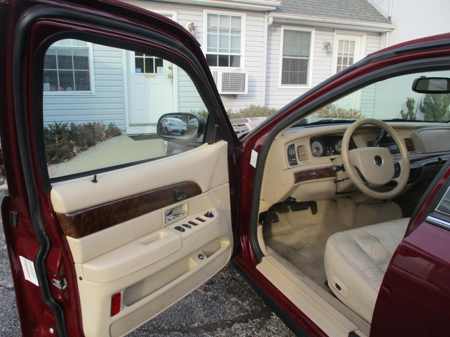 2009 MAROON Mercury Grand Marquis (2MEHM75V09X) , AUTOMATIC transmission, located at 540a Delsea Drive, Sewell, NJ, 08080, (856) 589-6888, 39.752560, -75.111206 - Photo#13